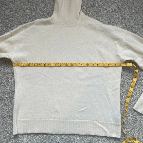 J. Crew cashmere turtleneck EUC. Size M. ivory/cream - Picture 6 of 7